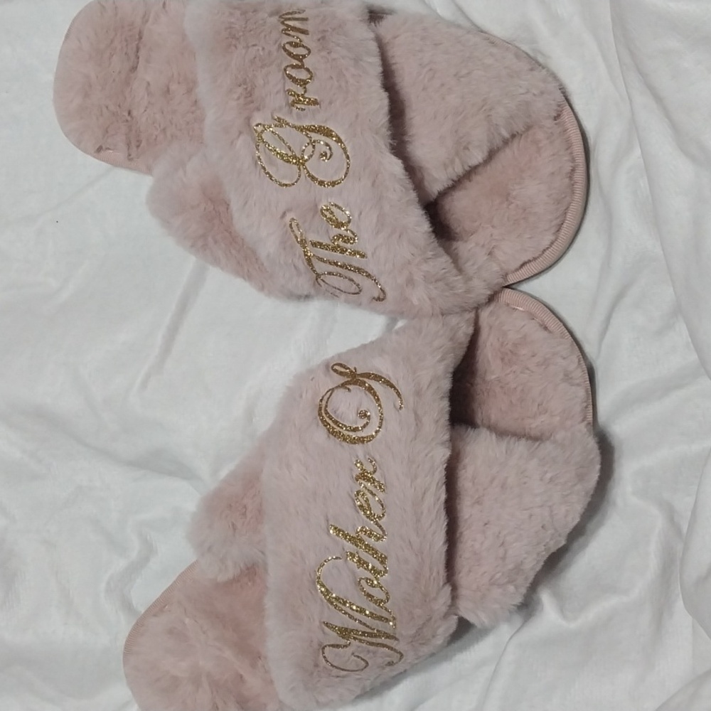Mother Of The Groom Women's Pink Fuzzy Slippers Size 38-39 Fits Like An 8